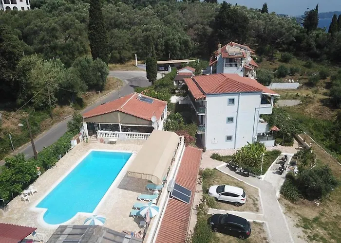 Alluring In With Shared Pool בניטסס