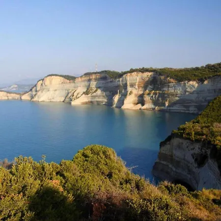 Alluring In With Shared Pool Appartement *