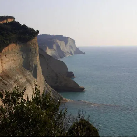 Alluring In With Shared Pool Appartement Benitses (Corfu)